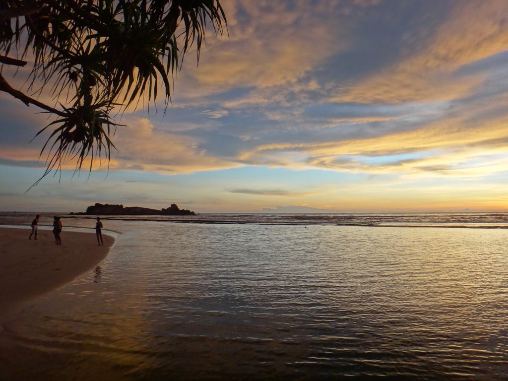 Sky And Sand Guesthouse Beruwala Extérieur photo